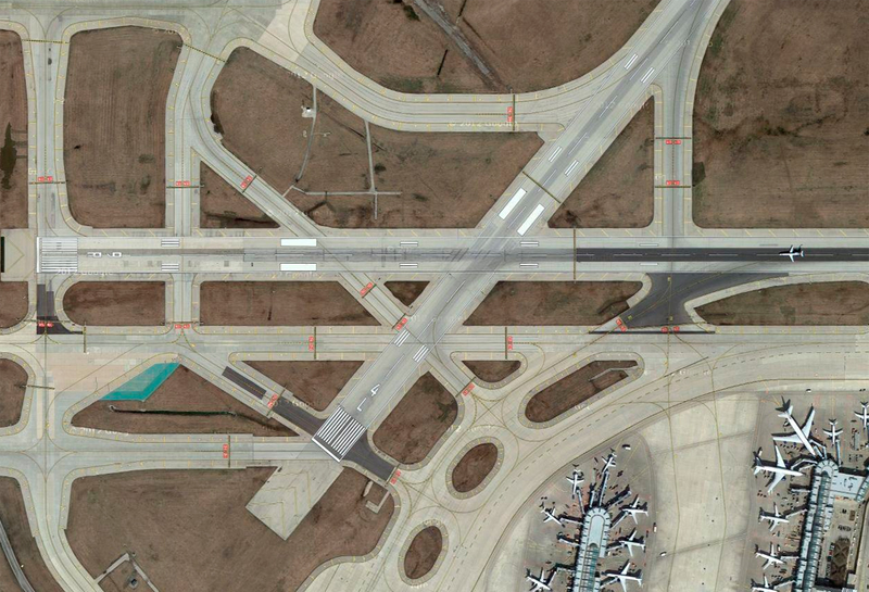 Illustration for article titled Satellite pictures of airports reveal their extreme complexity